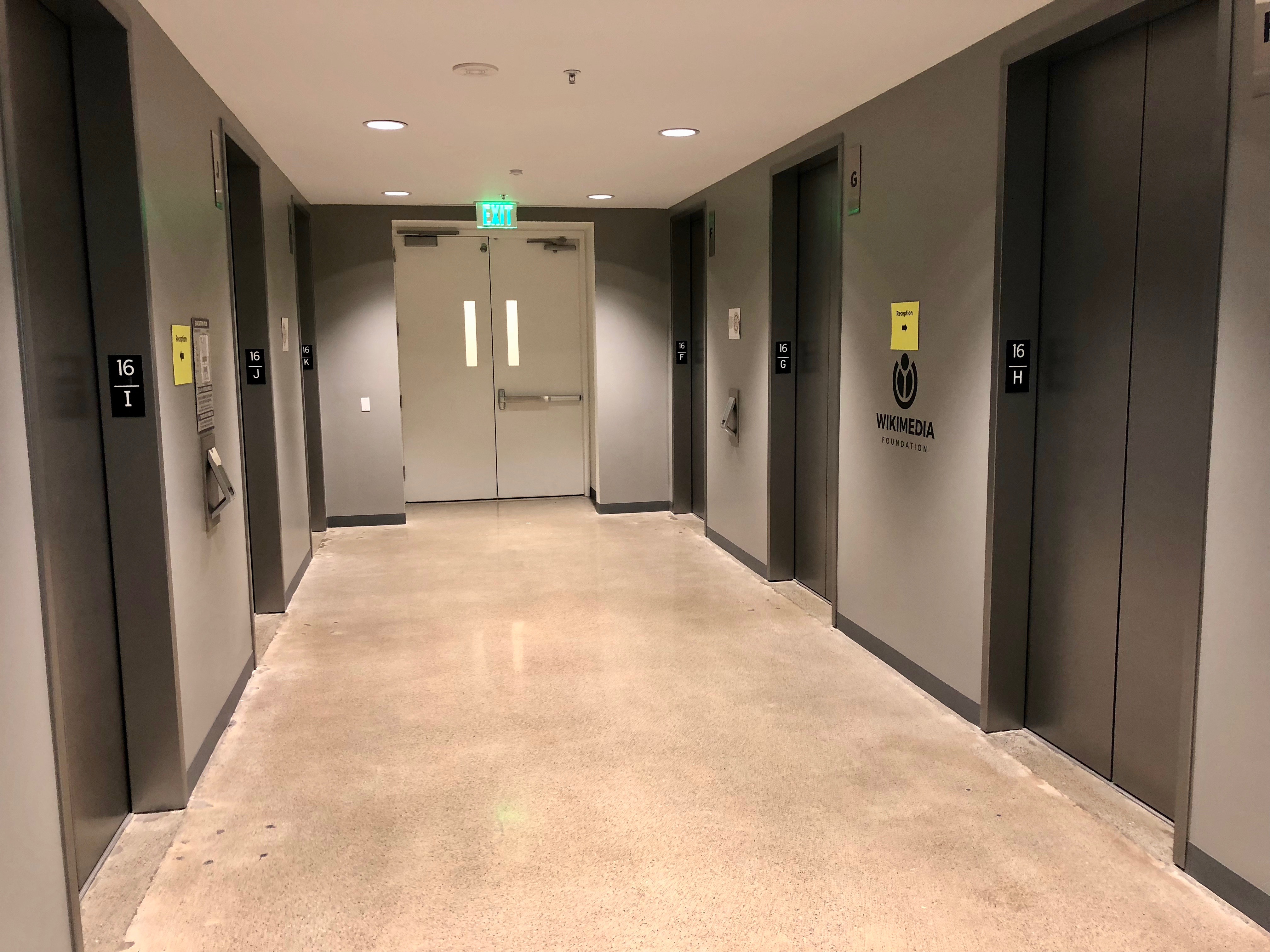 Área de elevadores em edifício